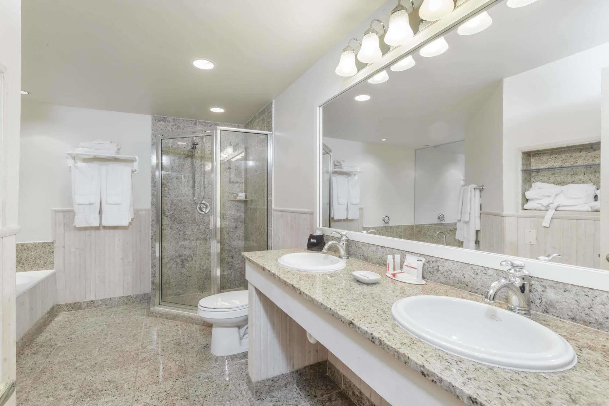 Ramada By Wyndham Rock Hill At Sullivan Center מראה חיצוני תמונה