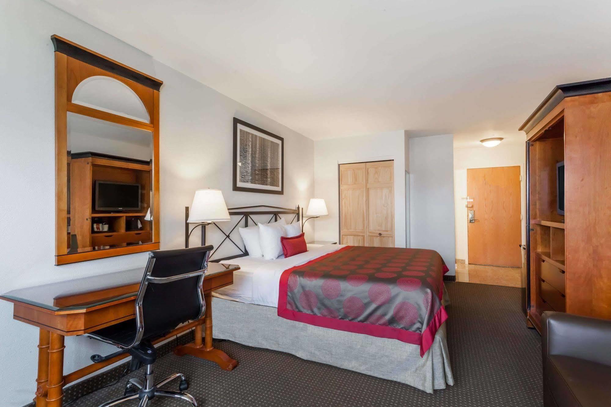 Ramada By Wyndham Rock Hill At Sullivan Center מראה חיצוני תמונה